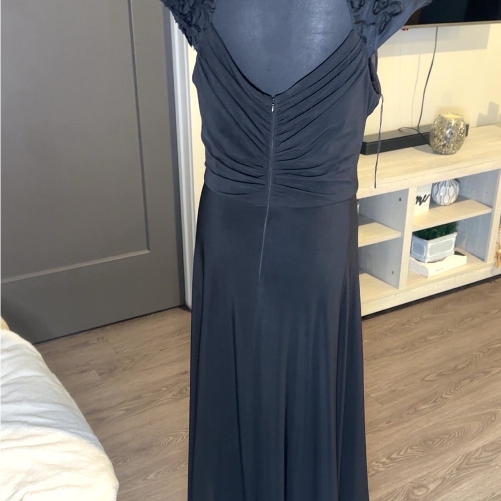 Elegant Black Evening Dress - Picture 4 of 7